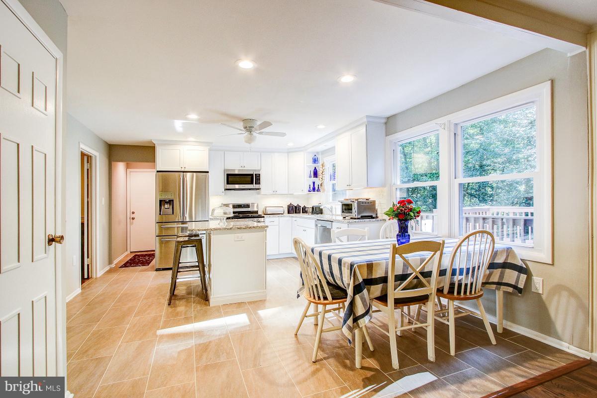 11413 Running Cedar Road Reston, VA 20191 - Photo 9 of 30 Breakfast Area overlooks Deck & Yard