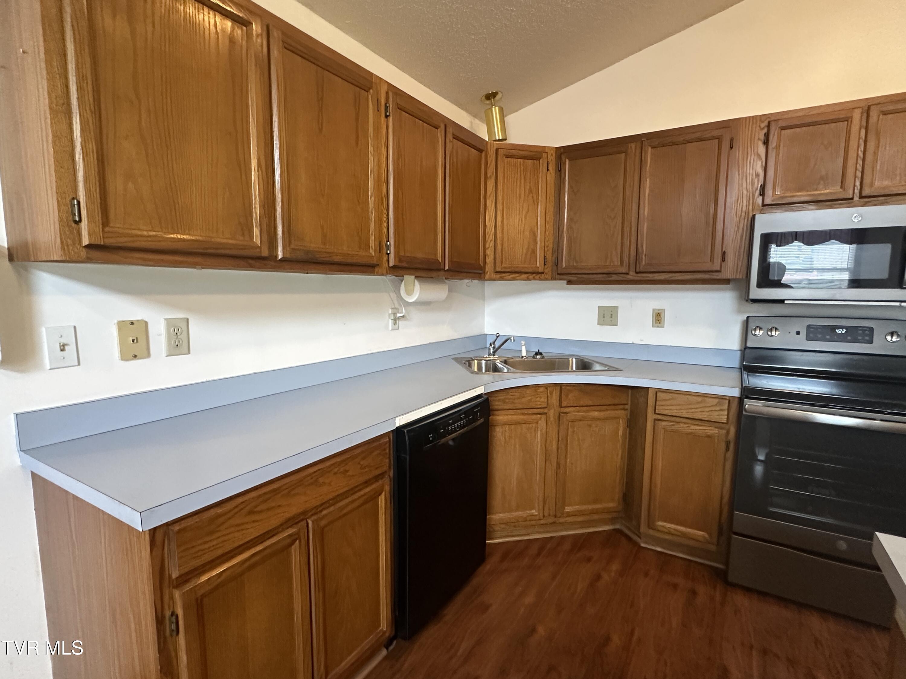 1726 Old Tusculum Road Greeneville, TN 37745 - Photo 7 of 38 IMG_4667