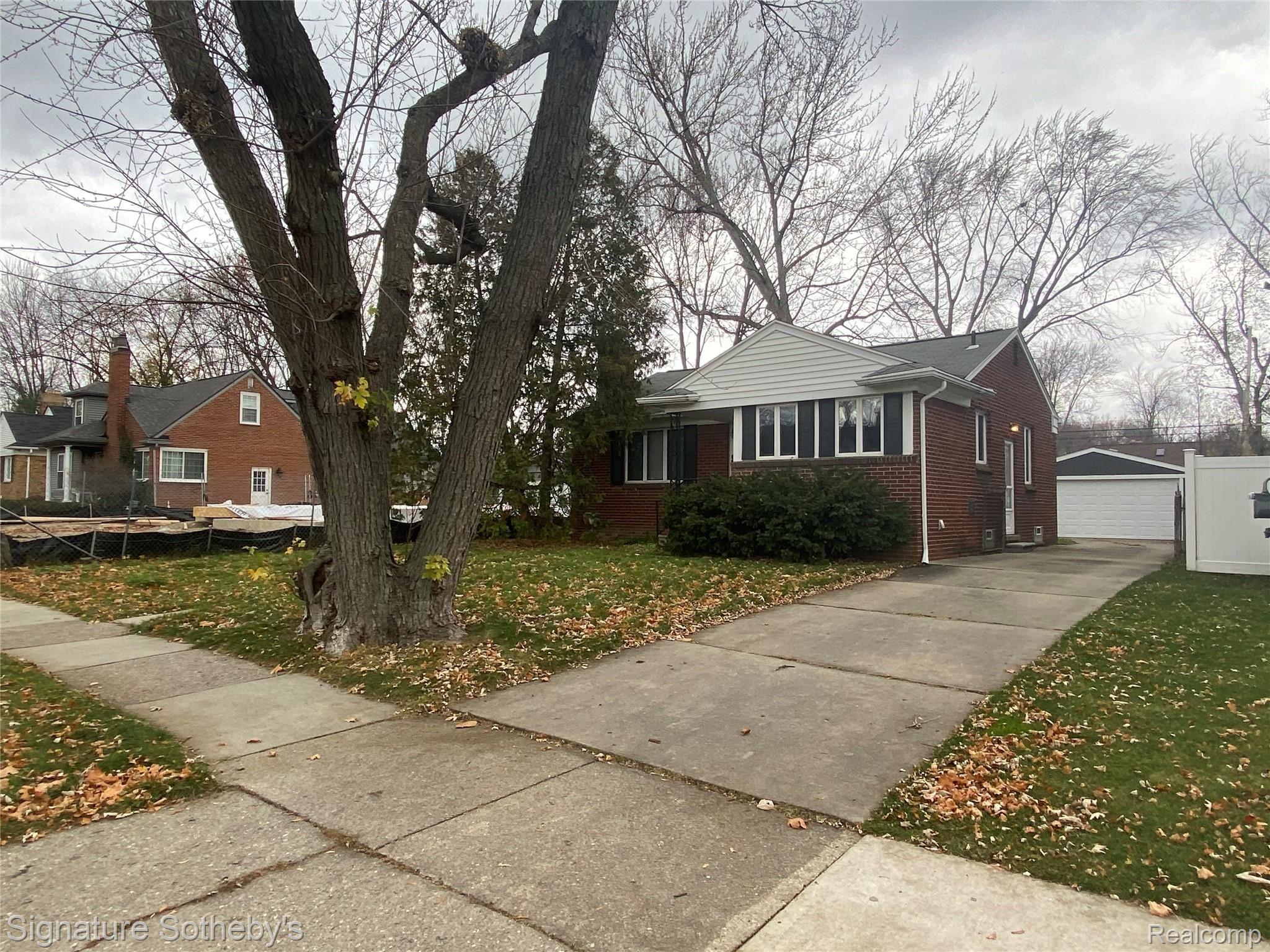 2151 Manchester Road Birmingham, MI 48009 - Photo 1 of 24 IMG_3920.jpg