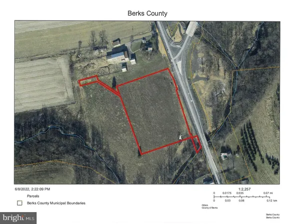 a view of a tennis court