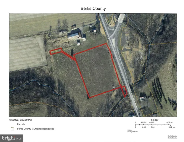 a view of a tennis court