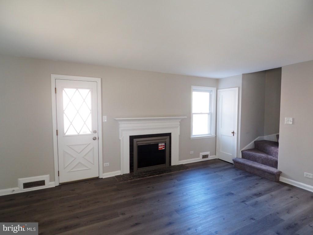 917 Adana Road Pikesville, MD 21208 - Photo 2 of 22 Living Area