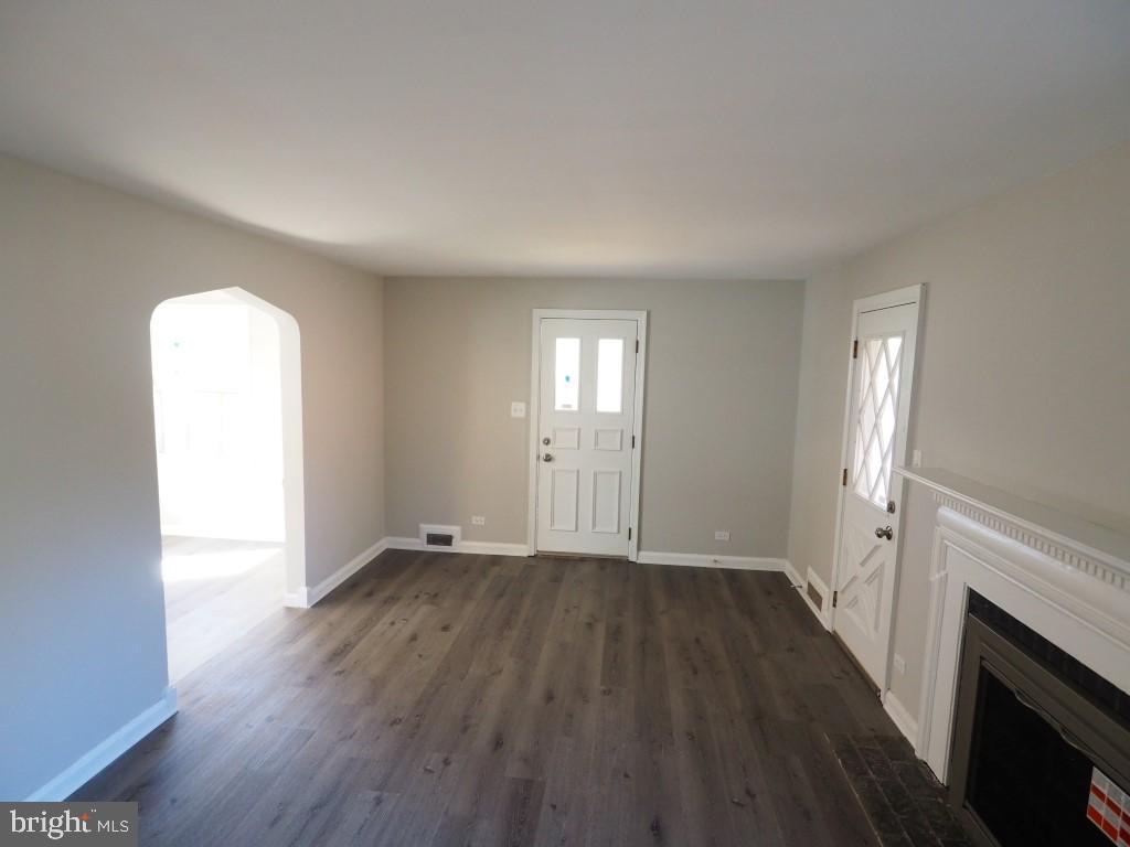 917 Adana Road Pikesville, MD 21208 - Photo 3 of 22 Living Area