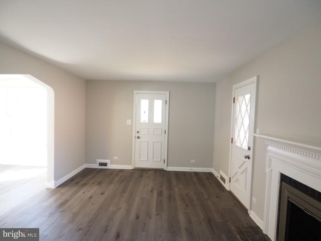 917 Adana Road Pikesville, MD 21208 - Photo 4 of 22 Living Area