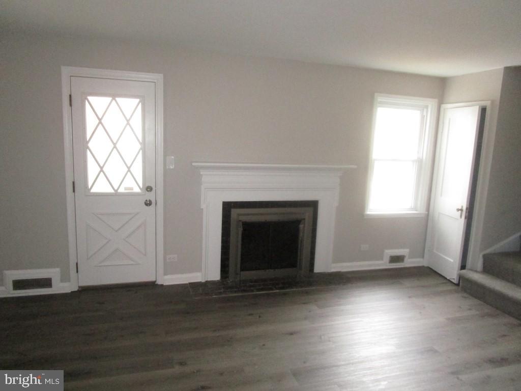 917 Adana Road Pikesville, MD 21208 - Photo 5 of 22 Living Area