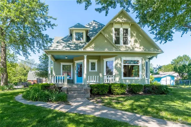 $349,000 | 308 South Hughes Street, Hamilton, MO 64644