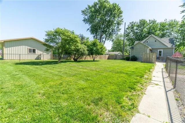 $349,000 | 308 South Hughes Street, Hamilton, MO 64644