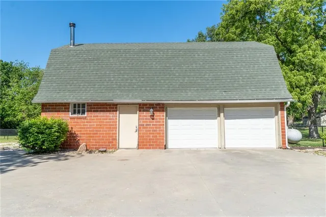 $349,000 | 308 South Hughes Street, Hamilton, MO 64644