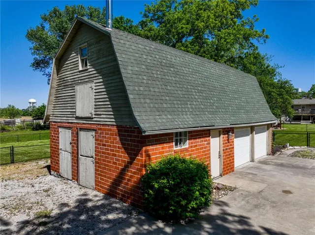 $349,000 | 308 South Hughes Street, Hamilton, MO 64644