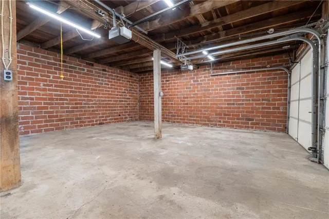 $349,000 | 308 South Hughes Street, Hamilton, MO 64644