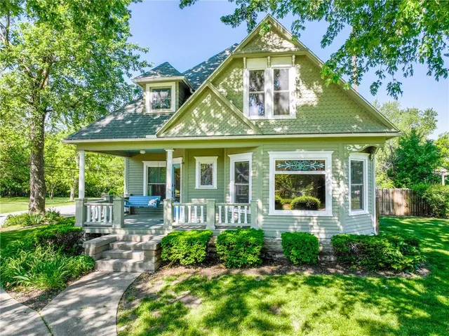 $349,000 | 308 South Hughes Street, Hamilton, MO 64644