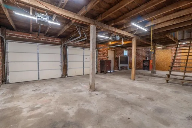 $349,000 | 308 South Hughes Street, Hamilton, MO 64644