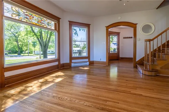 $349,000 | 308 South Hughes Street, Hamilton, MO 64644