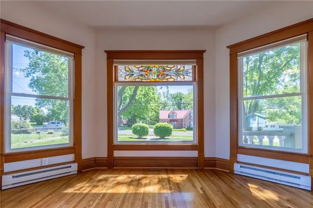 $349,000 | 308 South Hughes Street, Hamilton, MO 64644