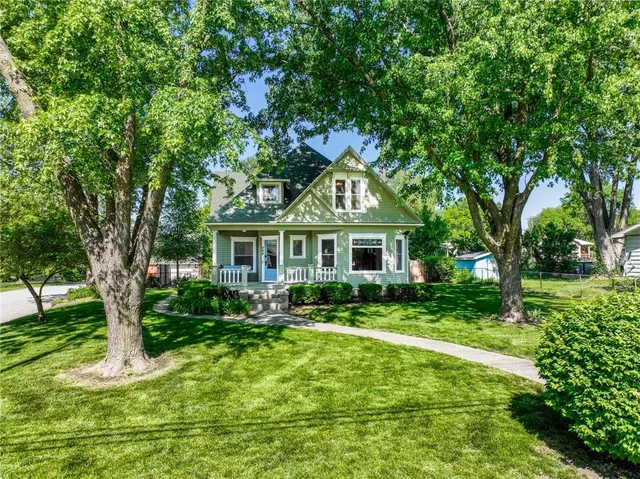 $349,000 | 308 South Hughes Street, Hamilton, MO 64644