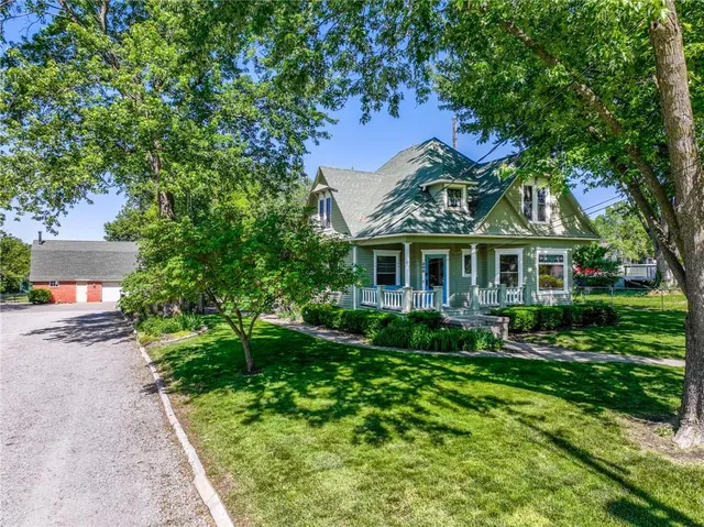 $349,000 | 308 South Hughes Street, Hamilton, MO 64644