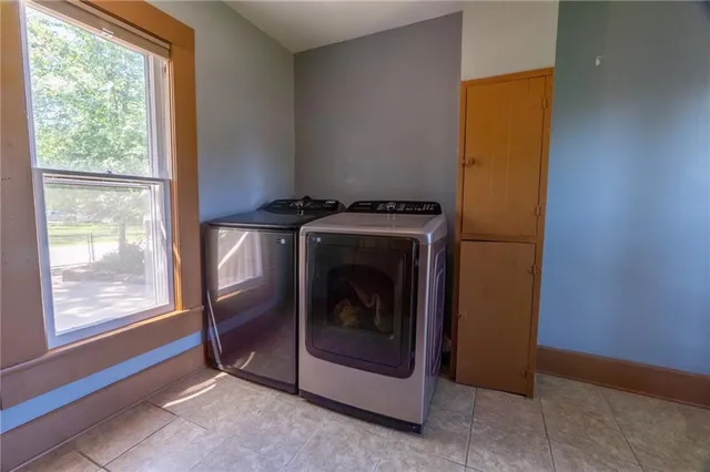 $349,000 | 308 South Hughes Street, Hamilton, MO 64644