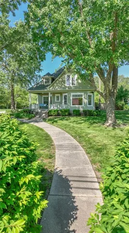 $349,000 | 308 South Hughes Street, Hamilton, MO 64644