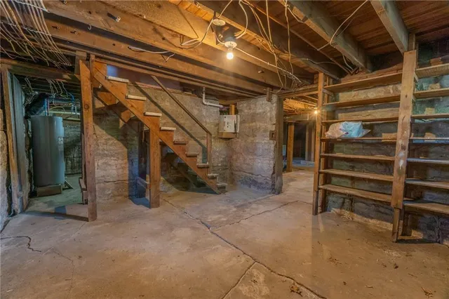 $349,000 | 308 South Hughes Street, Hamilton, MO 64644