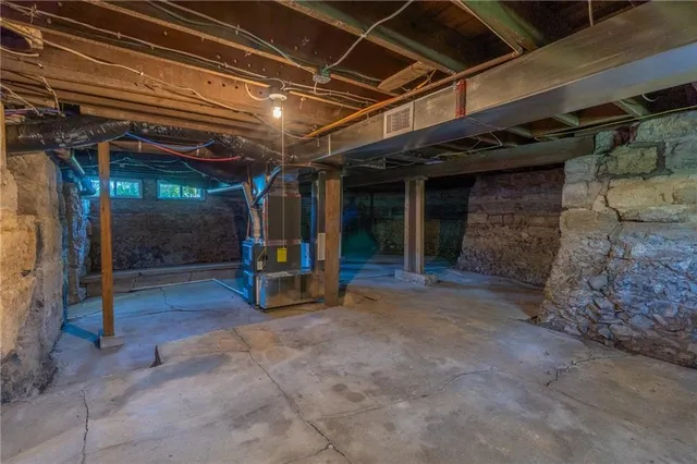 $349,000 | 308 South Hughes Street, Hamilton, MO 64644