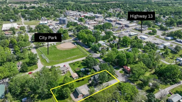 $349,000 | 308 South Hughes Street, Hamilton, MO 64644