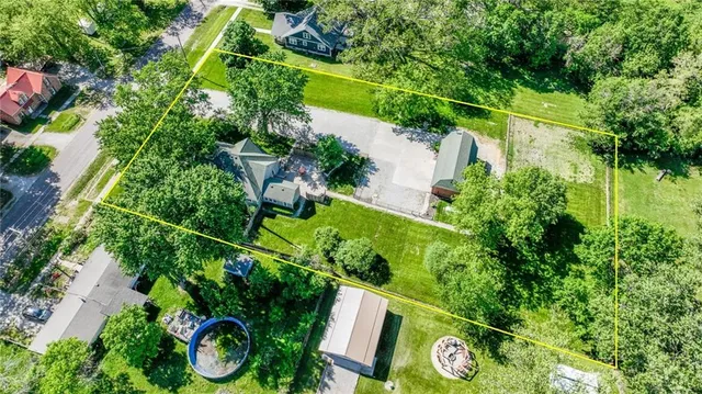 $349,000 | 308 South Hughes Street, Hamilton, MO 64644