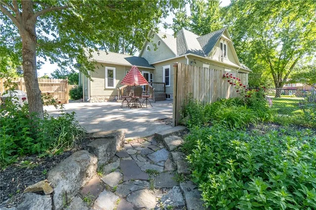 $349,000 | 308 South Hughes Street, Hamilton, MO 64644