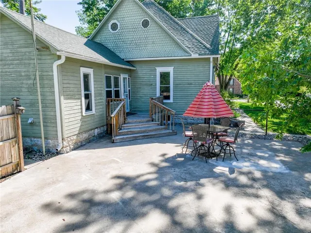 $349,000 | 308 South Hughes Street, Hamilton, MO 64644