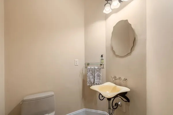 $975,000 | 22 Mystic Valley Lane, Uxbridge, MA 01569