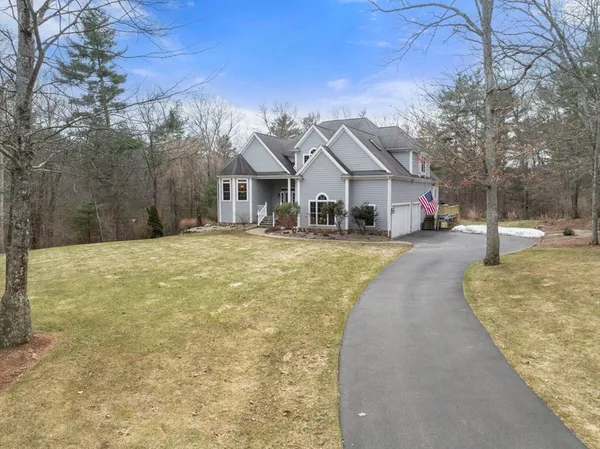 $975,000 | 22 Mystic Valley Lane, Uxbridge, MA 01569
