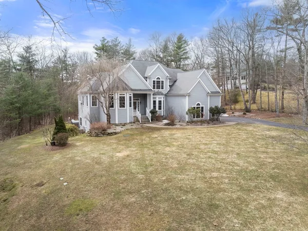 $975,000 | 22 Mystic Valley Lane, Uxbridge, MA 01569