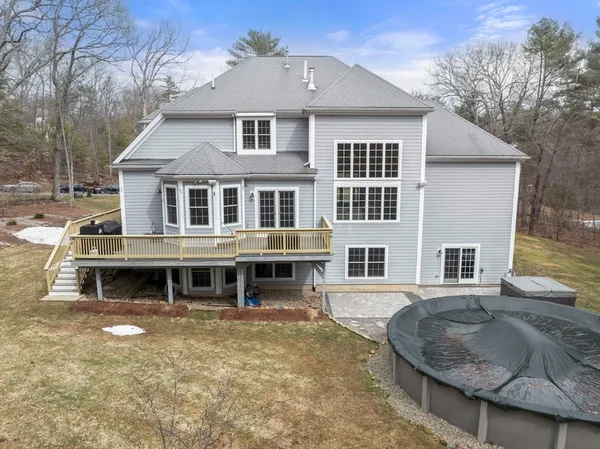 $975,000 | 22 Mystic Valley Lane, Uxbridge, MA 01569