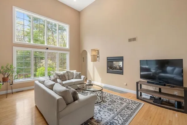 $975,000 | 22 Mystic Valley Lane, Uxbridge, MA 01569