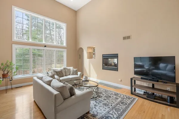 $975,000 | 22 Mystic Valley Lane, Uxbridge, MA 01569