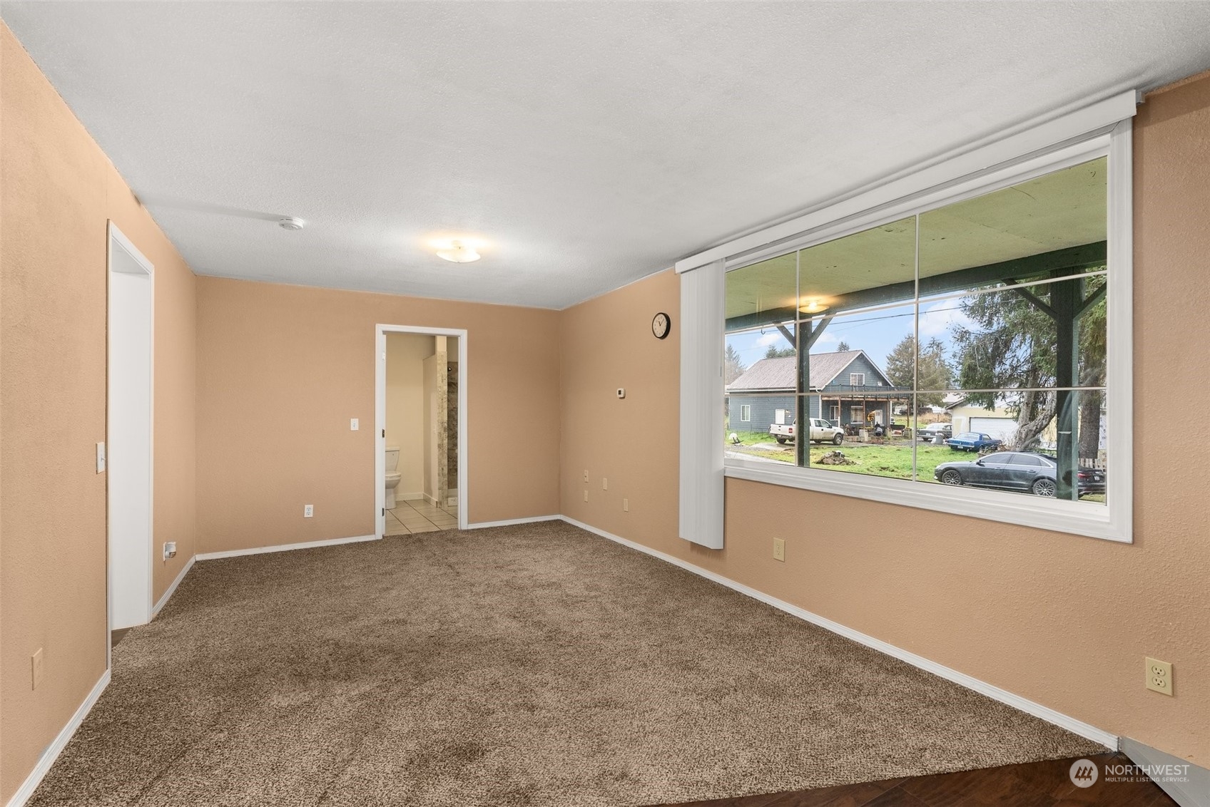 2131 Stuart Street Raymond, WA 98577 - Photo 8 of 25 an empty room with window