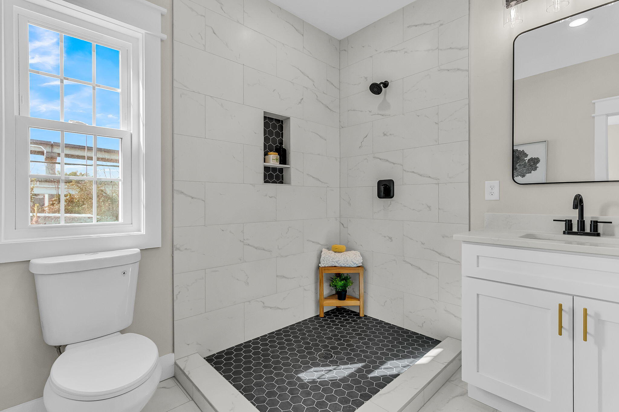 6-6.5 Addison Street Charleston, SC 29403 - Photo 11 of 52 Primary Bath