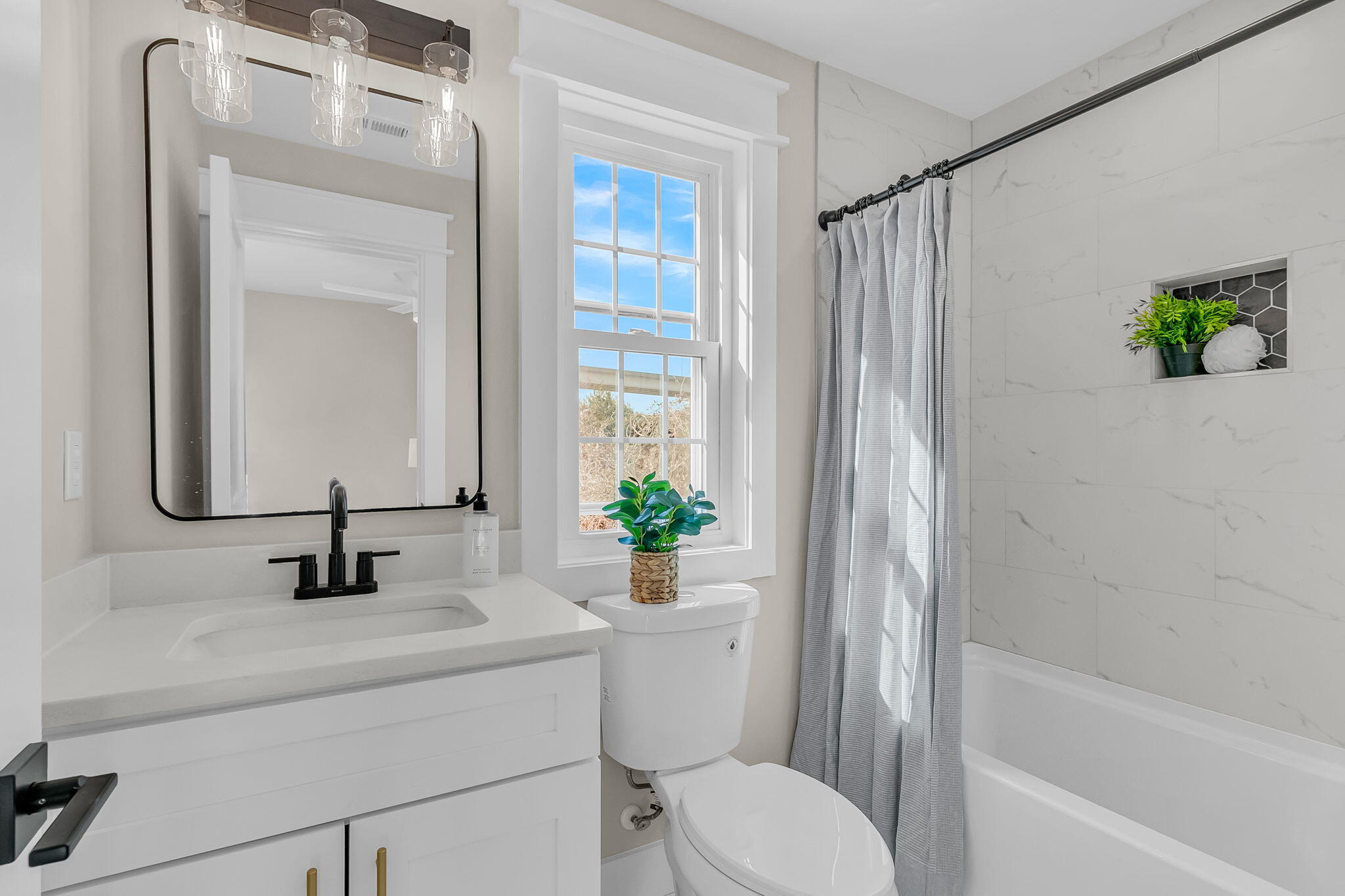 6-6.5 Addison Street Charleston, SC 29403 - Photo 33 of 52 En-Suite Bath