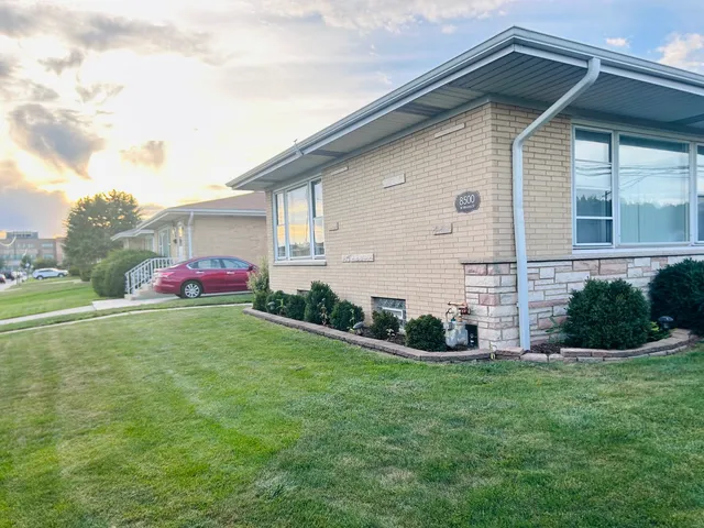$3,500 | 8500 West Winona Street, Chicago, IL 60656
