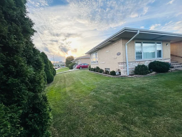 $3,500 | 8500 West Winona Street, Chicago, IL 60656