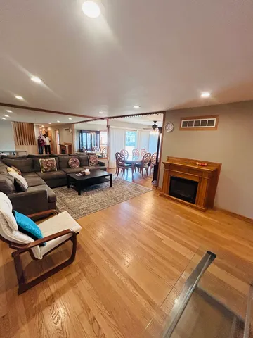 $3,500 | 8500 West Winona Street, Chicago, IL 60656