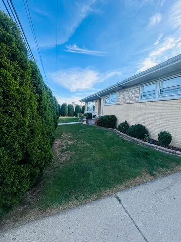 $3,500 | 8500 West Winona Street, Chicago, IL 60656