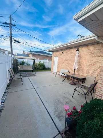$3,500 | 8500 West Winona Street, Chicago, IL 60656