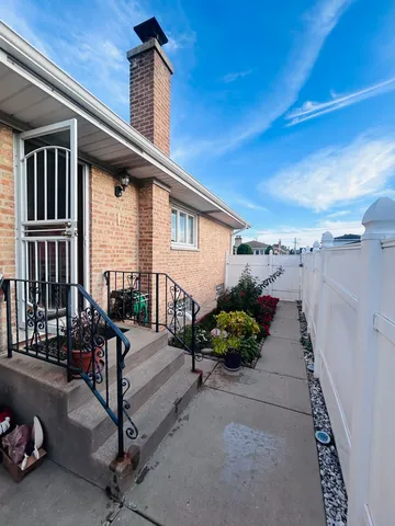 $3,500 | 8500 West Winona Street, Chicago, IL 60656