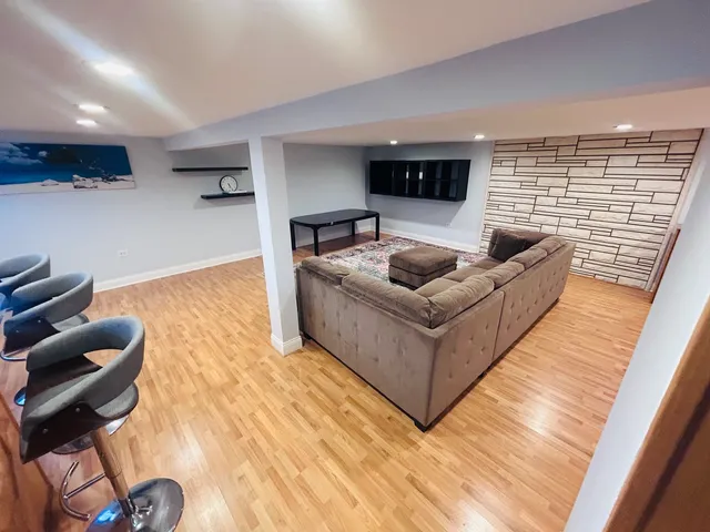 $3,500 | 8500 West Winona Street, Chicago, IL 60656