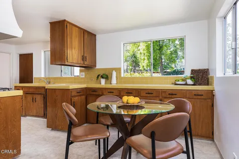$1,595,000 | 1045 New York Drive, Altadena, CA 91001