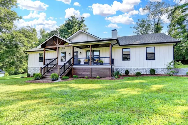 $465,000 | 5441 East Main Street, Flowery Branch, GA 30542