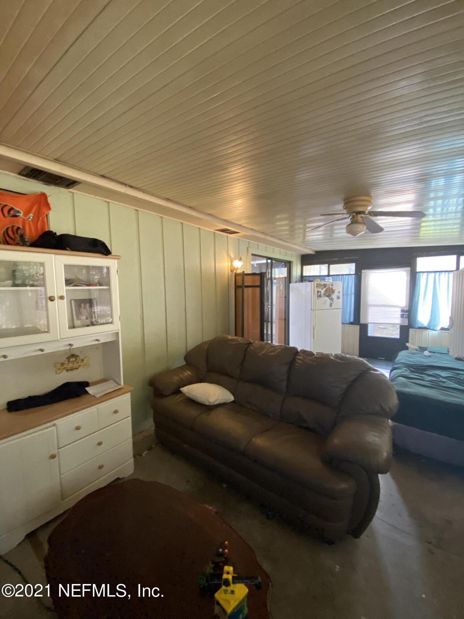 8219 Crosswind Road Jacksonville, FL 32244 - Photo 20 of 26 Huge Sunroom