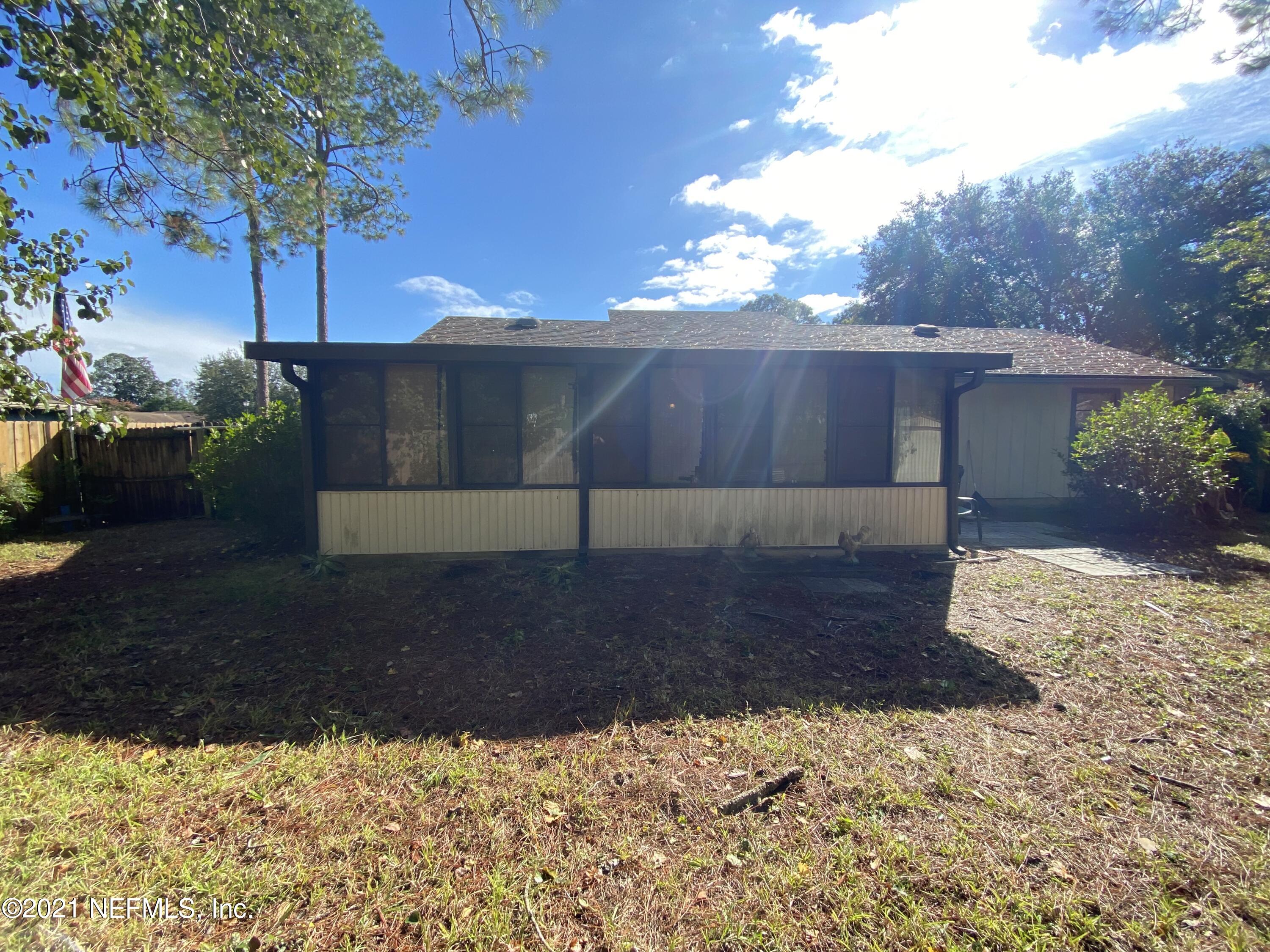 8219 Crosswind Road Jacksonville, FL 32244 - Photo 22 of 26 Huge sunroom