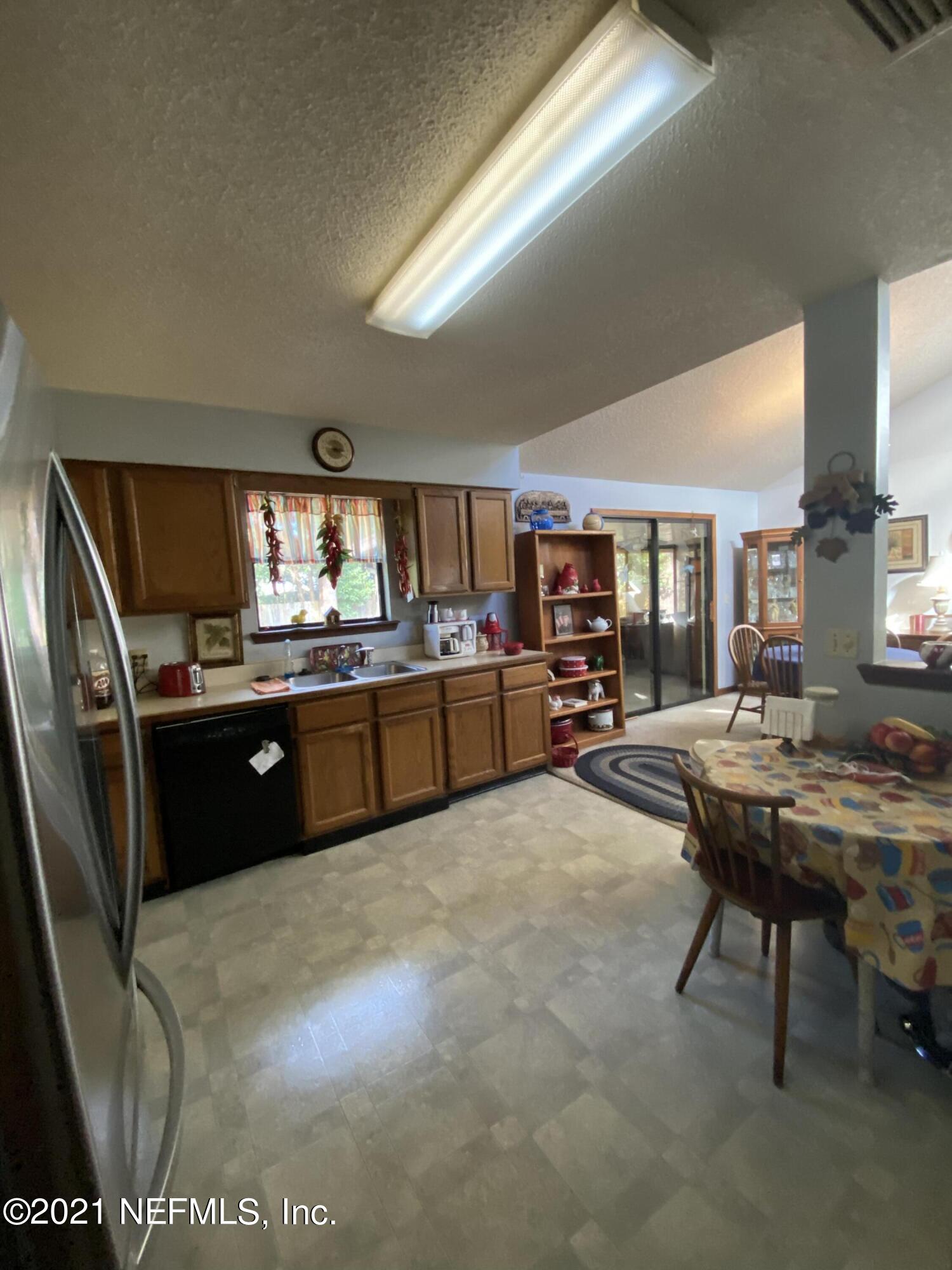 8219 Crosswind Road Jacksonville, FL 32244 - Photo 7 of 26 Large Kitchen