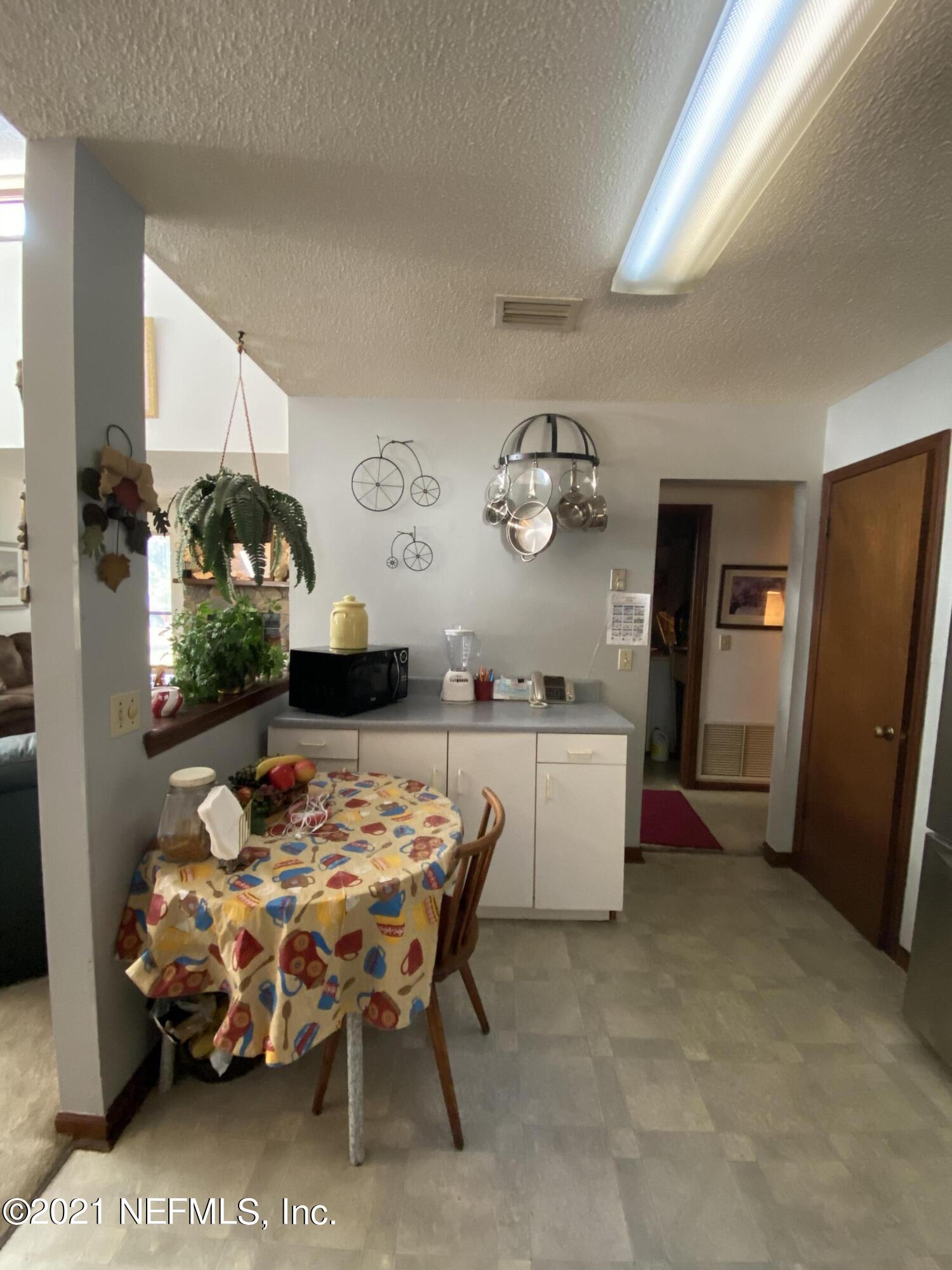 8219 Crosswind Road Jacksonville, FL 32244 - Photo 8 of 26 Large Kitchen with coffee bar